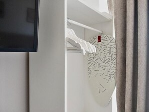 Individually decorated, soundproofing, iron/ironing board, free WiFi - RESIDENCE DES HALLES - APPARTHOTEL (Paris)