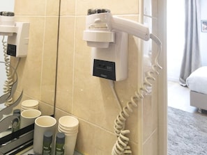Klassieke studio, uitzicht op stad | Badkamer