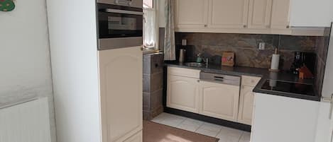 Dishwasher, coffee/tea maker, dining tables