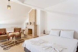 5 bedrooms, WiFi, bed sheets