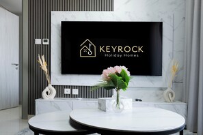 Deluxe-Apartment, Balkon, Seeblick | Wohnbereich