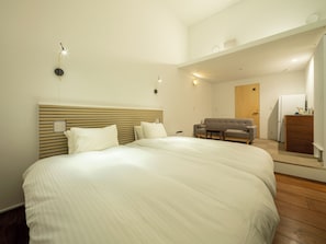 In-room safe, desk, free WiFi