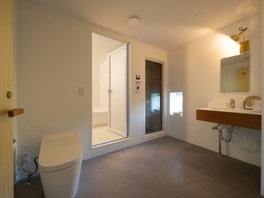 Room, Non Smoking (Nordic Sauna) | Peti besi dalam bilik, meja, Wi-fi percuma 