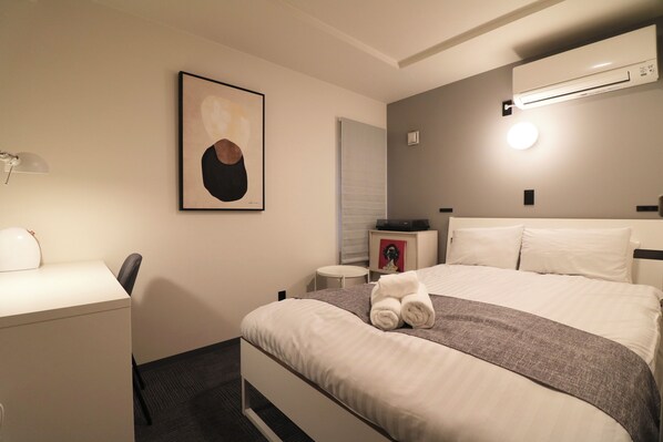 Laptop workspace, iron/ironing board, free WiFi