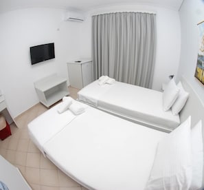 Standaard kamer, 1 twee- of 2 eenpersoonsbedden, uitzicht op zee | Gratis wifi, beddengoed