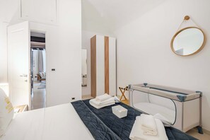 3 Schlafzimmer, Schreibtisch, BĂŒgeleisen/BĂŒgelbrett, Reisekinderbett