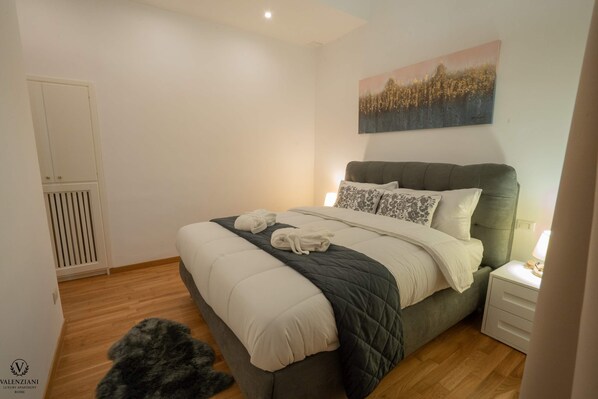 3 dormitoris, escriptori i planxa i posts de planxar 