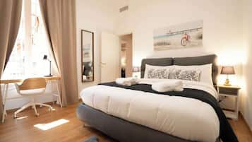 3 bedrooms, desk, iron/ironing board, travel crib