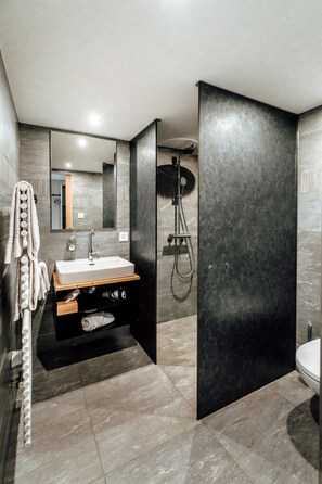 Suite Junior, balcon, vue sur le jardin | Terrasse/patio