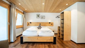 Quarto casal, vista para a montanha | Escrivaninha, Wi-Fi de cortesia