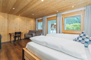 Habitació doble, vistes a la muntanya | Escriptori i wifi gratuïta 