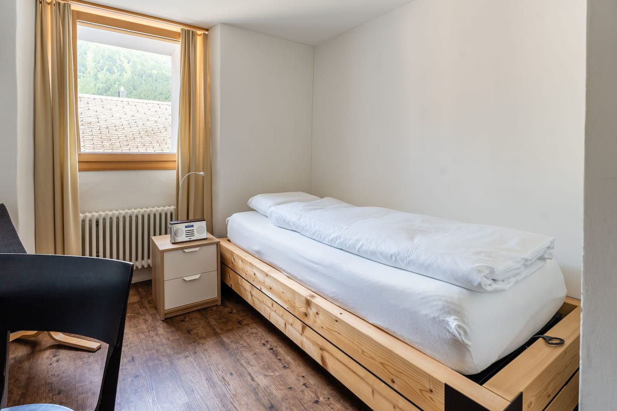 Quarto solteiro, vista para a montanha | Escrivaninha, Wi-Fi de cortesia