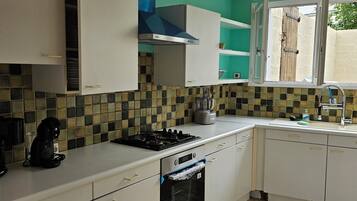 Horno, parrilla de estufa y lavavajillas