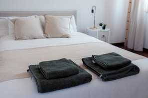 4 bedrooms, WiFi, bed sheets