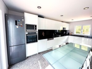 Microwave, oven, stovetop, dishwasher
