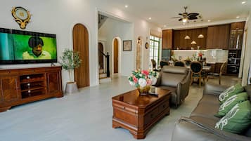 Superior Villa, Garden View | Living area | 45-cm flat-screen TV with satellite channels