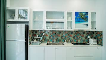 Family Villa, Garden View | Private kitchen
