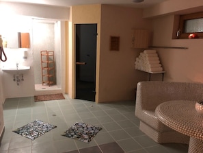 Sauna, steam room