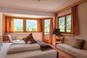 Habitación doble clásica, vista a la montaña | Wifi gratis