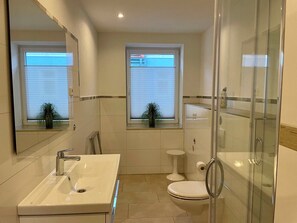 Toallas, jabón y papel higiénico