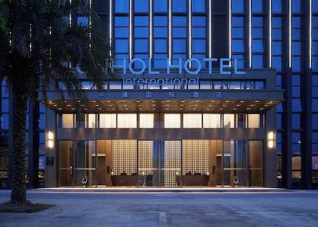 Front of property. CNHOL Hotel - Chongqing Huanancheng