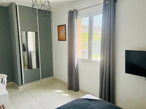 3 soverom, skrivebord, strykejern/-brett og wi-fi (inkludert)