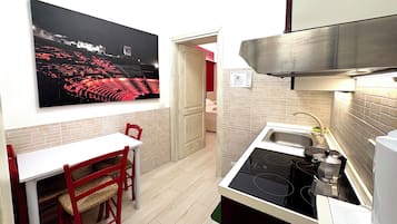 Klassieke studio | Privékeuken | Een koelkast, een kookplaat, een espressoapparaat