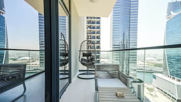 Deluxe Apartment, Lake View | Balcony