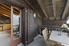 Outdoor dining - Piscine, Ski & Vue sur le lac – Crans 6 pers (Crans-Montana)