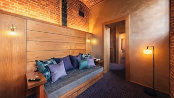 Standard Suite, 2 Twin Beds, Non Smoking | Living area