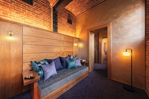 Standard Suite, 2 Twin Beds, Non Smoking | Living area | Books - HOSHINOYA Nara Prison (Nara)