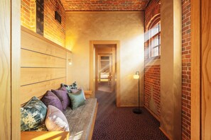 In-room safe, blackout drapes, free WiFi
