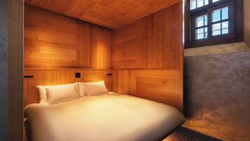 Signature Suite, 1 King Bed, Non Smoking | Minibar, in-room safe, blackout drapes, free cribs/infant beds