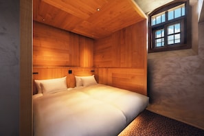Standard Suite, 2 Twin Beds, Non Smoking | Premium bedding, down comforters, minibar, in-room safe - HOSHINOYA Nara Prison (Nara)