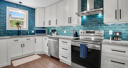 6BR Retreat ★ Firepit • Sloan’s Lake • Near DT