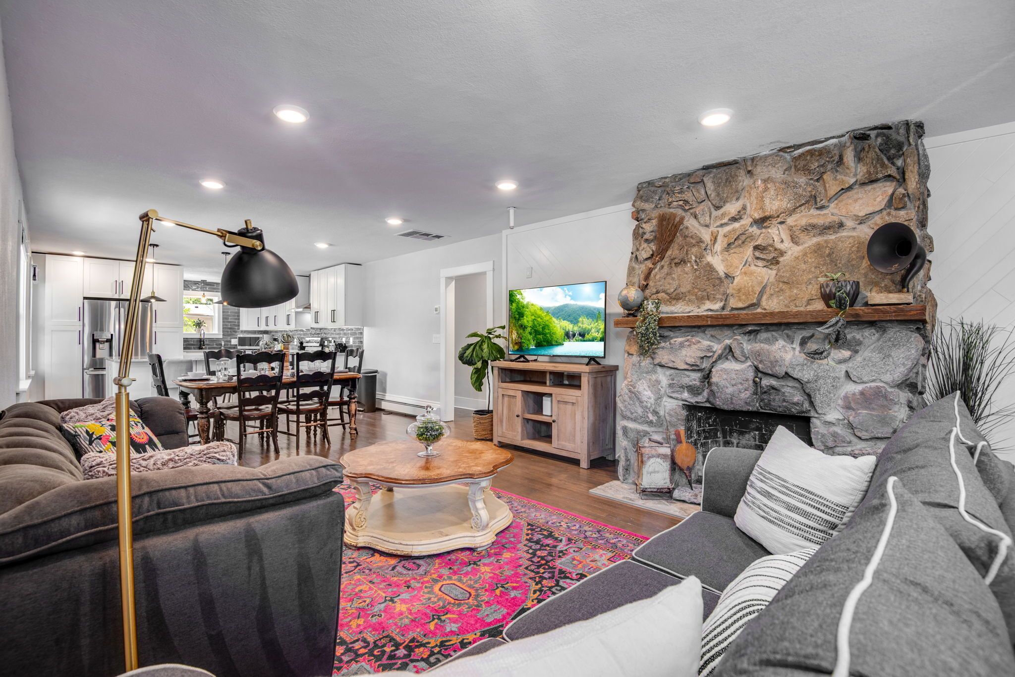 TV, fireplace, offices