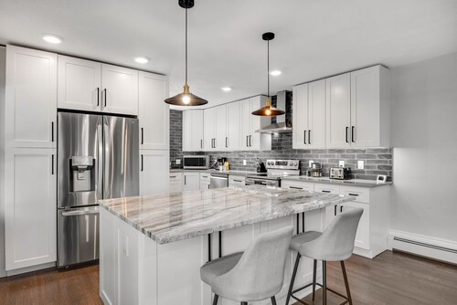 Spacious Modern | Groups |Family |Sloans lake