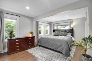 6 habitaciones, tabla de planchar con plancha y cuna de viaje