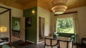 Superior Double Room, Balcony | Desk, iron/ironing board, free WiFi, bed sheets