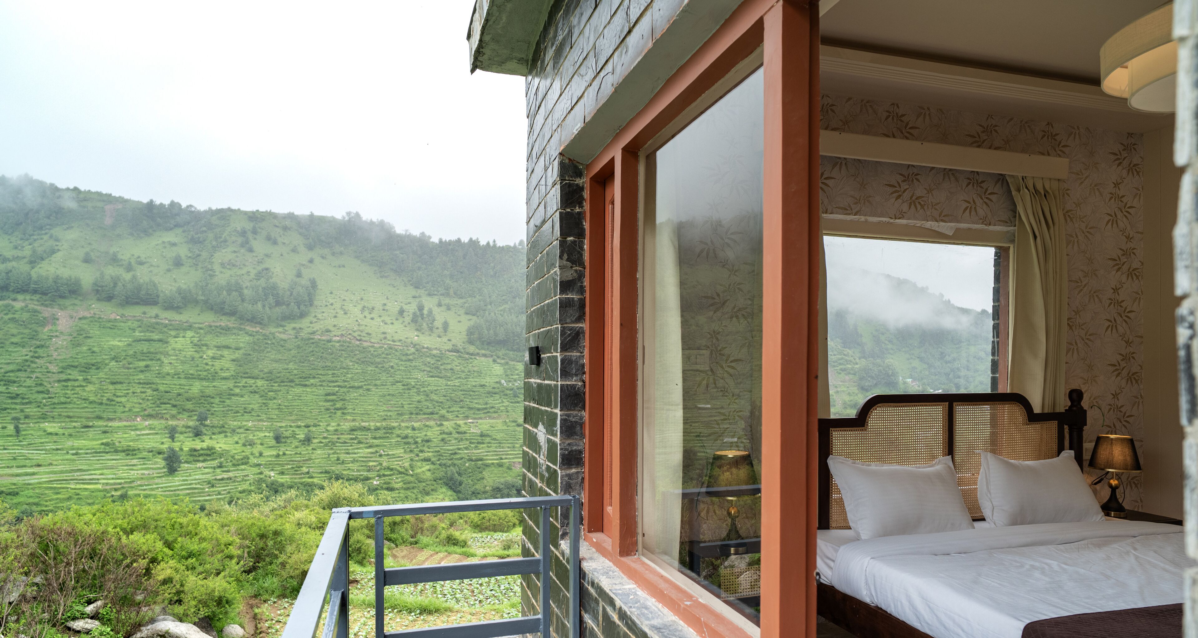 Deluxe Double Room | Desk, iron/ironing board, free WiFi, bed sheets