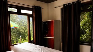 4 bedrooms, iron/ironing board, free WiFi, bed sheets - Cozy Mukteshwar homestay with Himalayan views and warm local hospitality. (nainital)