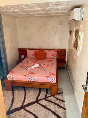 Basic-enkeltværelse - balkon | Skrivebord, arbejdsområde til bærbare computere, strygejern/strygebræt