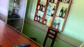 15 bars/lounges