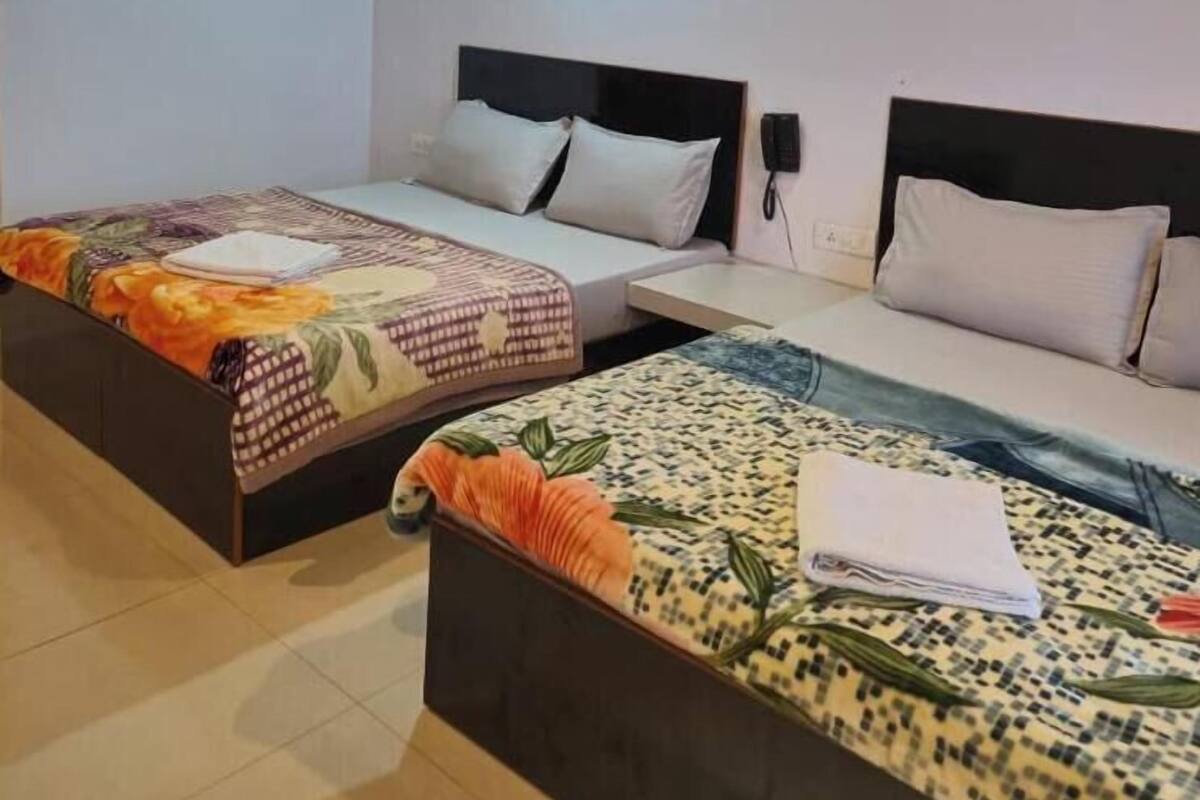 Escritorio, wifi gratis y ropa de cama 