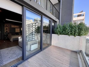 Terrace/patio - Modern Studio w/ Rooftop Pool & City Views (Santiago)