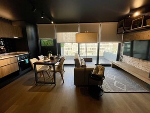 Smart TV, stereo, offices