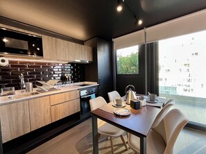 Coffee/tea maker, fridge, microwave, oven