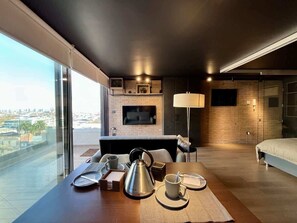 1 dormitorio, tabla de planchar con plancha, wifi gratis y ropa de cama