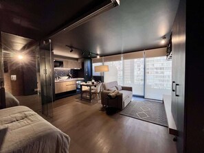 Una Smart TV, una oficina