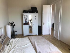 Fer et planche à repasser, Wi-Fi, draps fournis